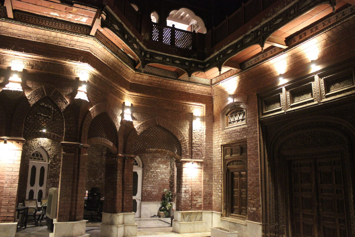 Upper facade with jharoka detail